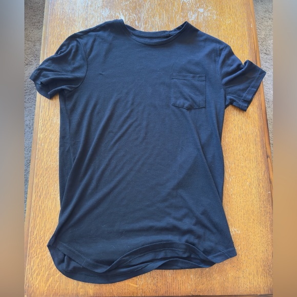 Guess Polyester Short Sleeve T-Shirts. Size Small. 4 colors. Used. Modern Cut. - Picture 7 of 8